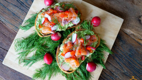 アボカドサーモン open-sandwich-recipe-480x270.jpg