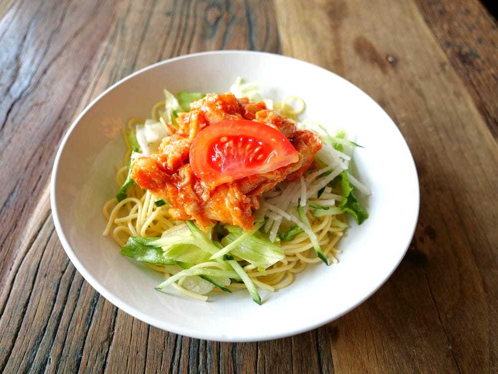 コンビニレシピ（蒸し鶏とシャキシャキ野菜の冷製トマトソースパスタ）